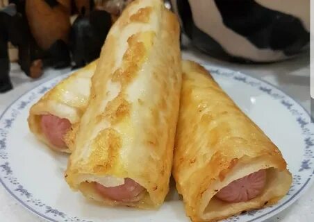 Сосиски в лаваше с сыром на сковороде