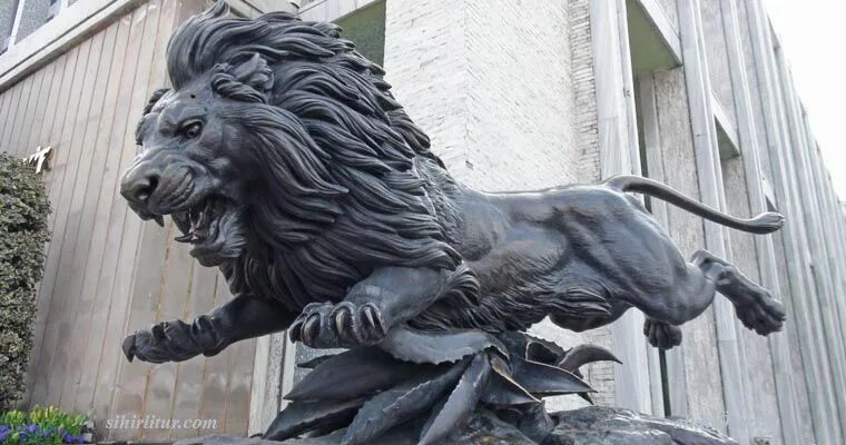 Статуя льва с головой. Лев морда скульптура. Лев морда скульптура. Скульптура королевского льва. Статуя льва с головой.