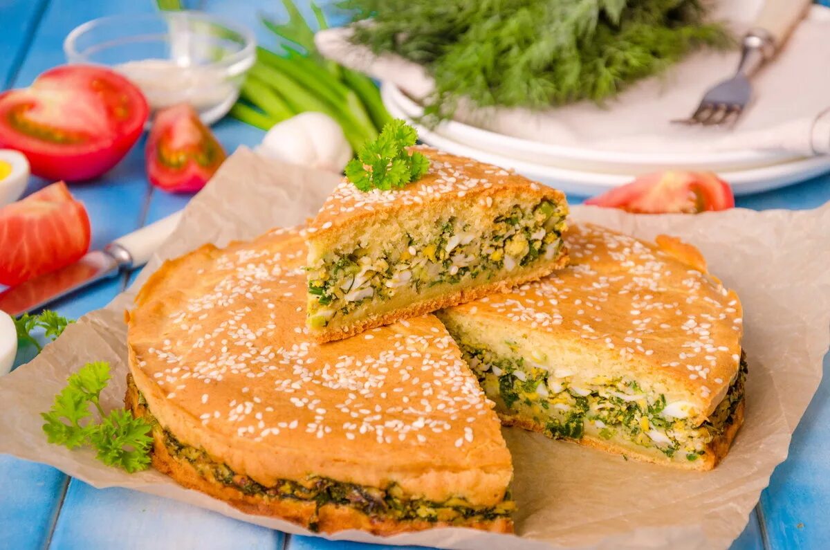 Луковый пирог заливной самый. Заливной пирог с зел.луком и яйцом. заливной пирог с яйцом и зеленым луком. заливной пирог с зеленым луком. пирог с зелёным луком.