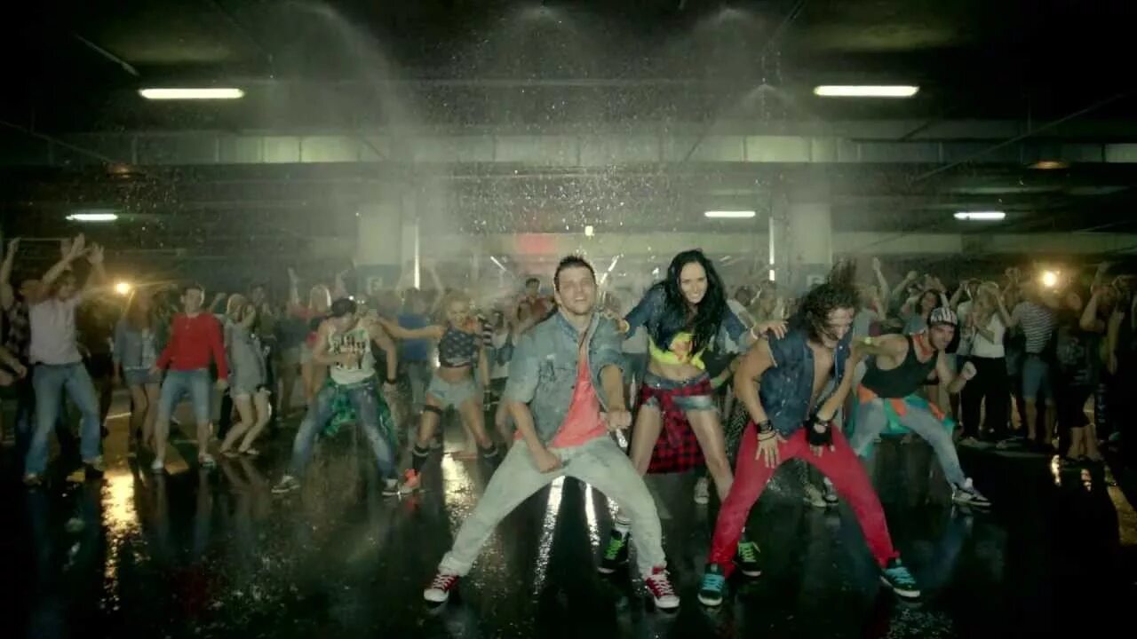 Видео песня зажигай. Ани лорак зажигай сердце клип. Видео песня зажигай. Зажигаем звезды минус. Видео песня зажигай.