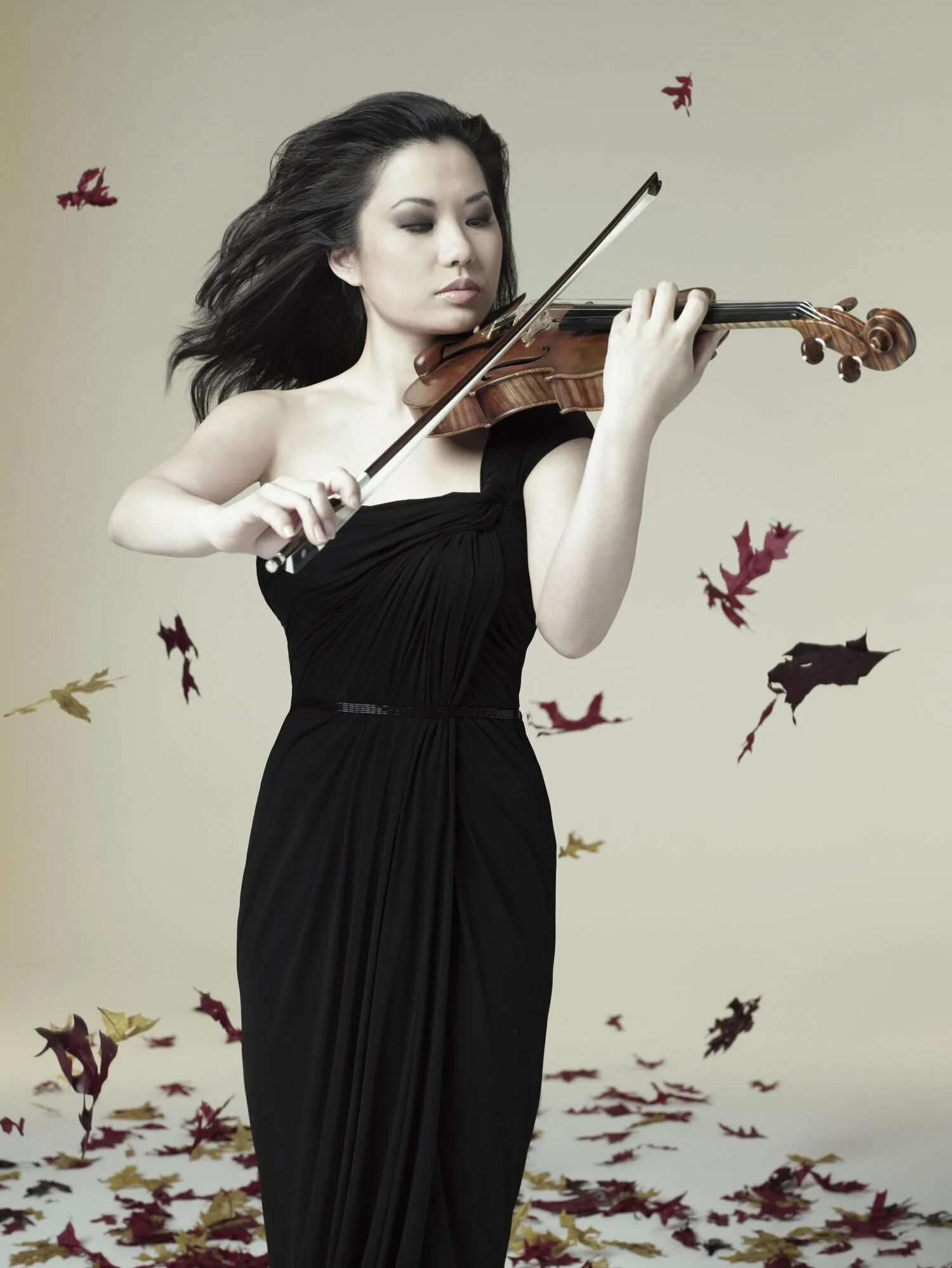 Знаменитая скрипачка. Caroline Campbell скрипачка.