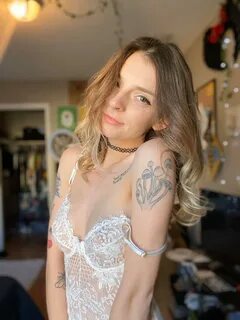 I’m 24 years old, 100Ibs petite little girl, and I love to show off! 