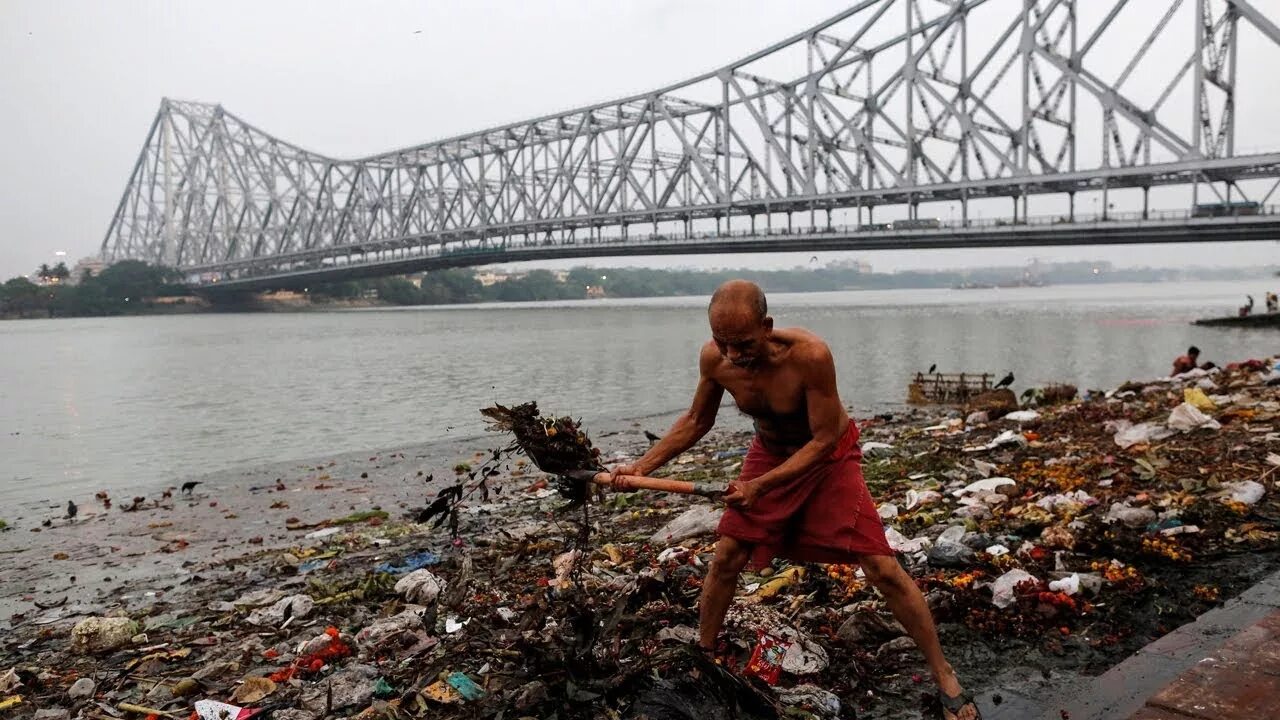 Scavenging in New Delhi