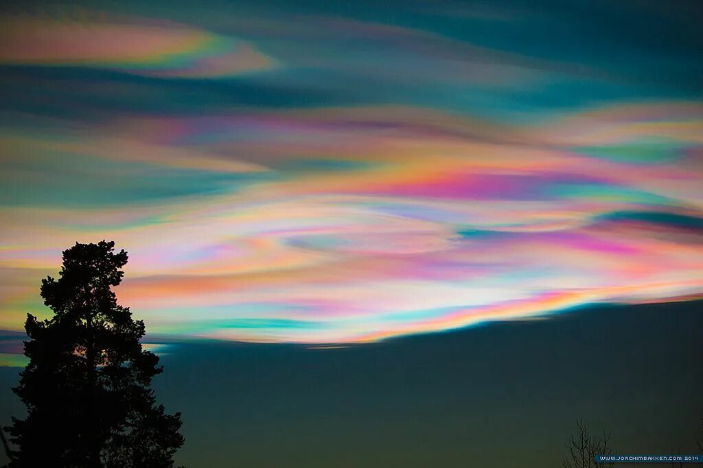 Цветные явления. Стратосферные перламутровые облака. Полярные стратосферные облака. Природное явление перламутровые облака. Перламутровые облака в Мурманске.