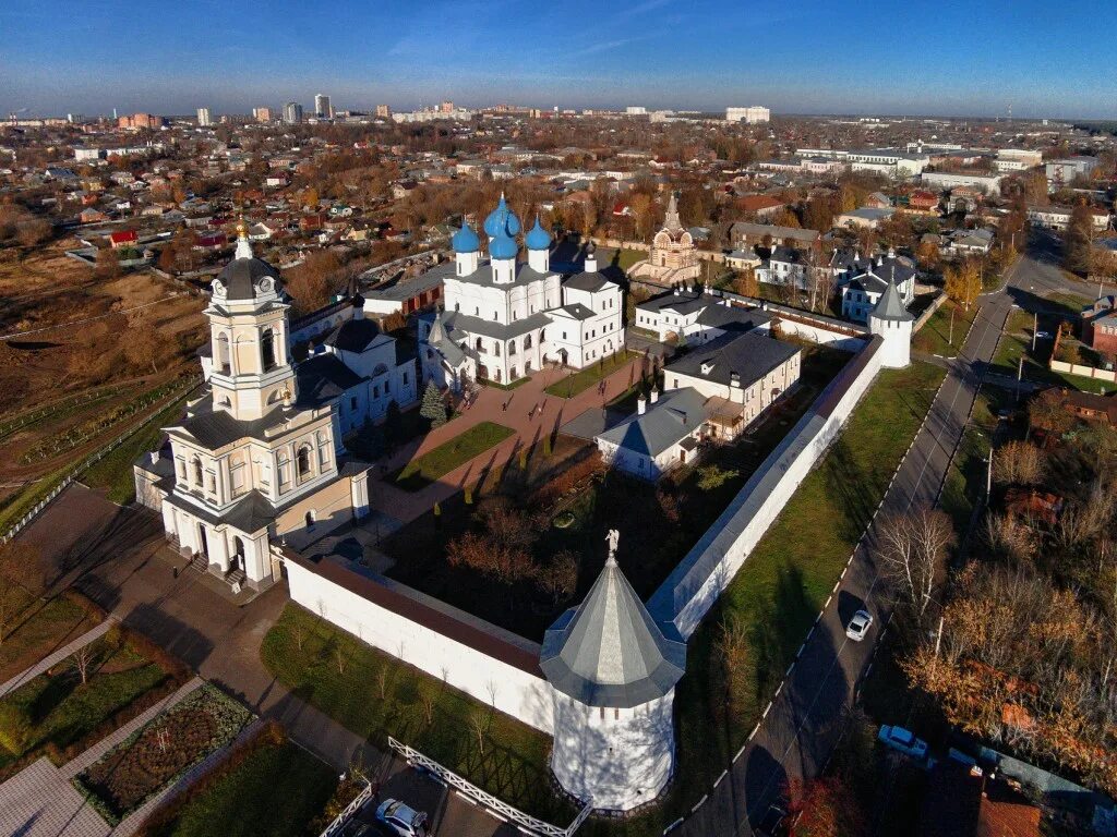 Серпухов где работать. Серпухов красивый город. Памятники павлины в серпухове. Серпухов достопримечательности экопарк. Ильинская церковь серпухов.