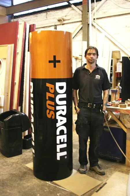 самые большие батареи. аккумуляторная станция тесла. огромные аккумуляторные батареи. огромный промышленный аккумулятор. самый большойьаккумулятор в мире.