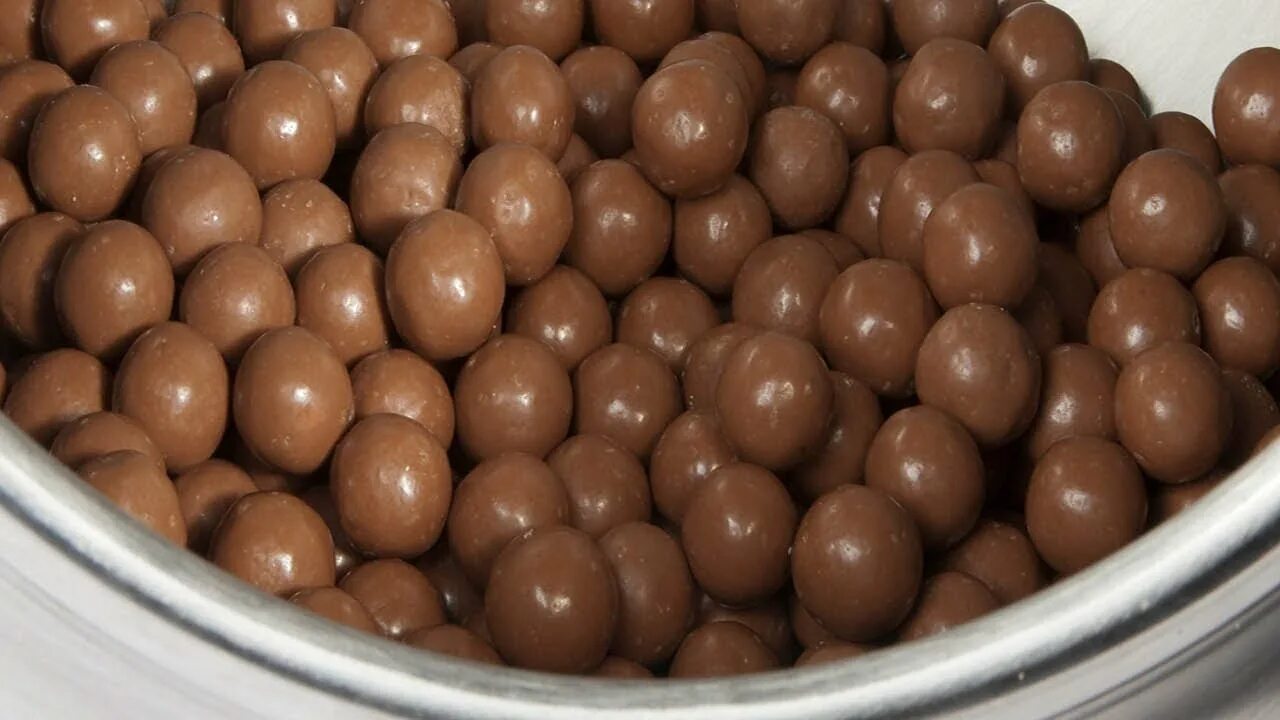 Бельгийский шоколад дропсы. Круг из шоколада. Chocolate circle. Шоколад по кругу. Шоколад в дропсах.