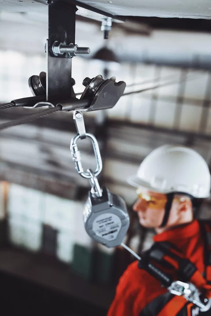 Анкерная линия stopcable. Производство анкерных линий. Анкерная линия титан 200. Тросовая анкерная линия tirsafe | tractel 40 м. Анкерная линия на кровле.