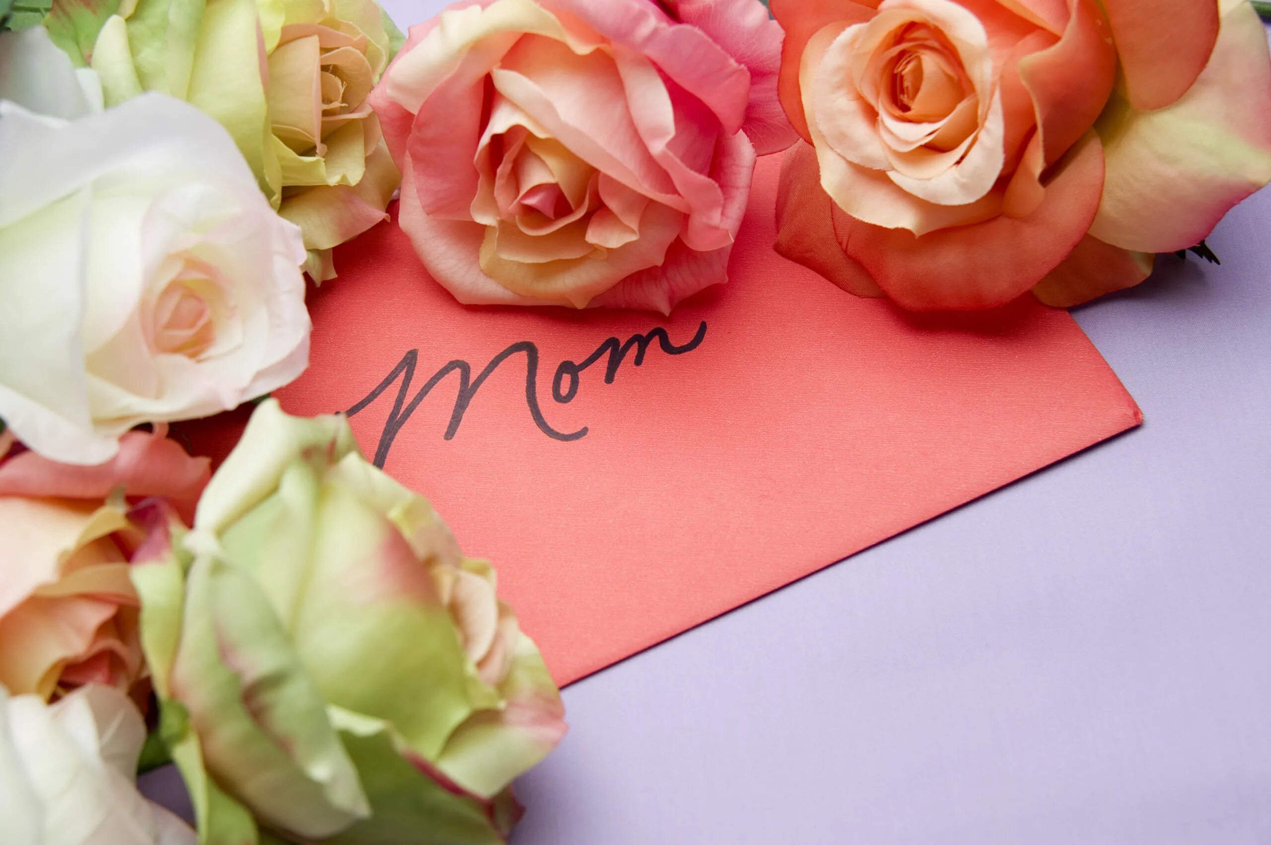 Нежная открытка маме. С днем матери цветы. Цветы для мамы. Красивые цветы для мамы. Открытки с днём матери.