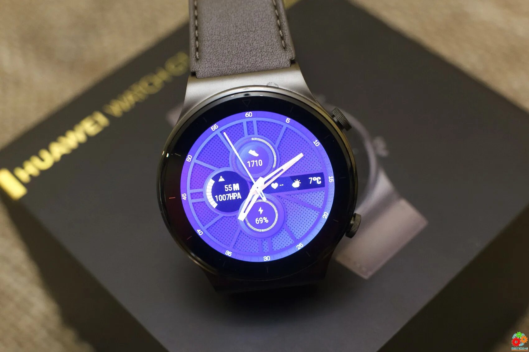 Часы huawei ceramic. Часы Хуавей gt3 Классик. Huawei watch gt2 Керамик. Смарт часы Porsche gt3. Huawei watch gt 3 Milo.