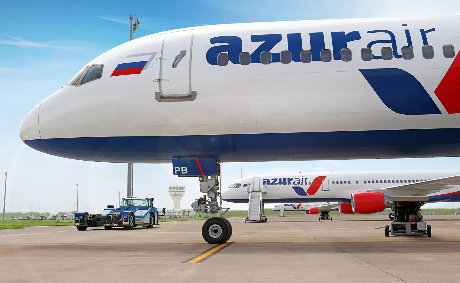 Azur чартер. Azur Air авиакомпания самолеты. Азул АИР самолет. Самолёт авиакомпании Азур Эйр. Королев Азур Эйр.