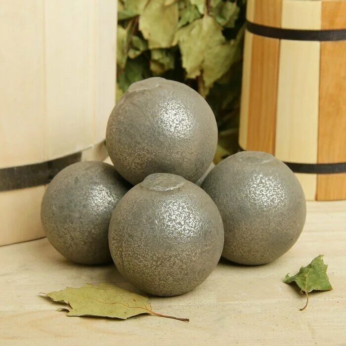 ). Чугунные ядра для бани. ). Старинные пушечные ядра. Чугунный камень.