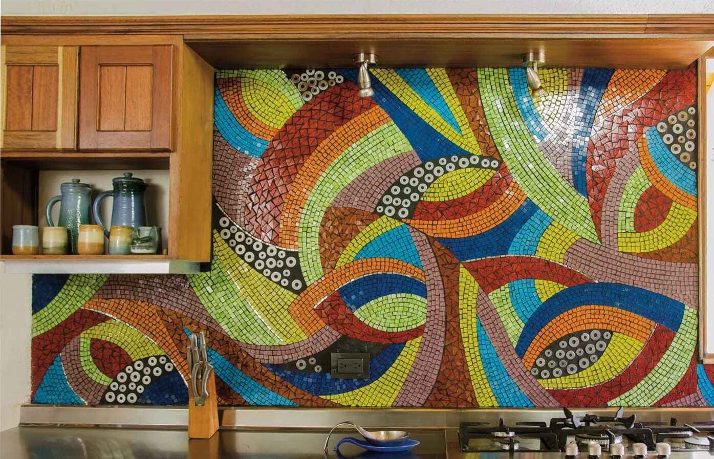 Смальтовая мозаика в интерьере. Кухня в стиле Гауди. Художественная мозаика смальта. Панно из мозаики на стену. Мозаичные дома
