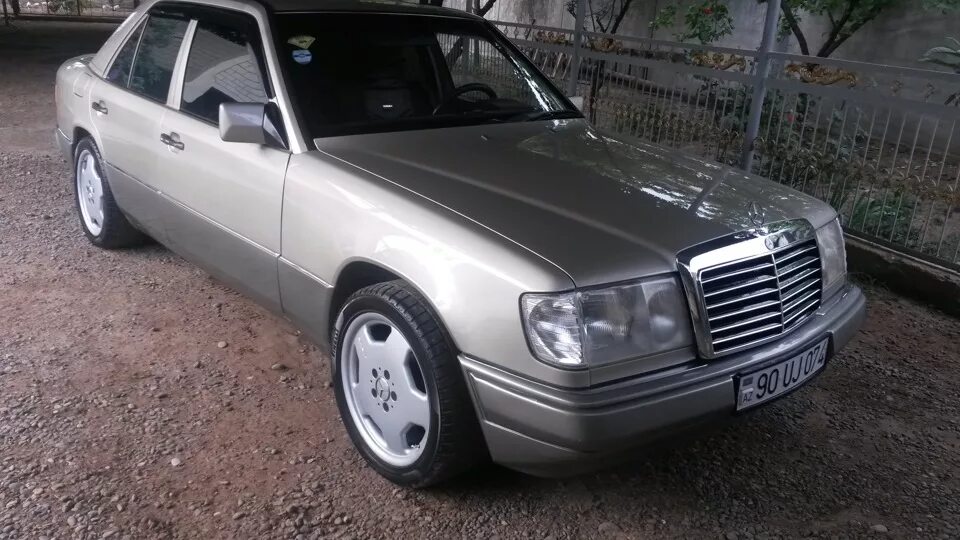 Сомон мерседес 124 кузов. Мерседес 124 91 года. Мерседес w124 синий. Сомон мерседес 124 кузов. Сомон мерседес 124 кузов.