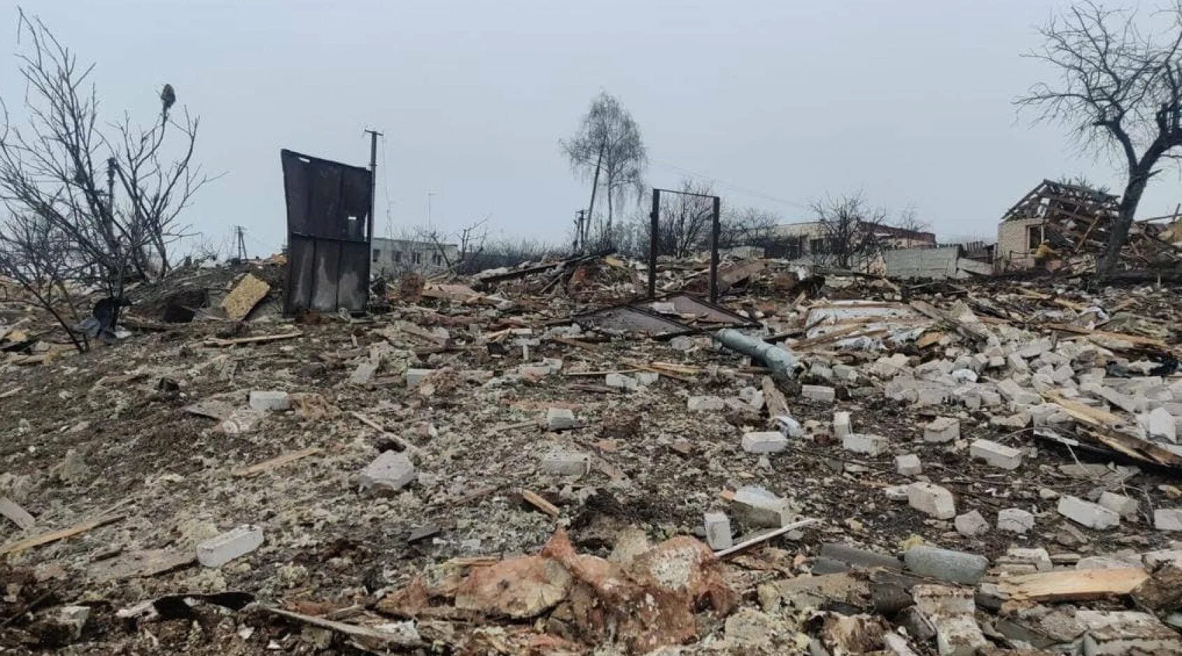 Разрушенные дома. Разрушенные поселки на Украине. Разрушенный поселок