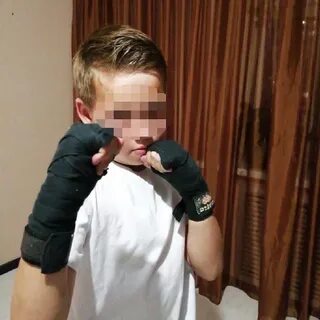 Какой мальчик около