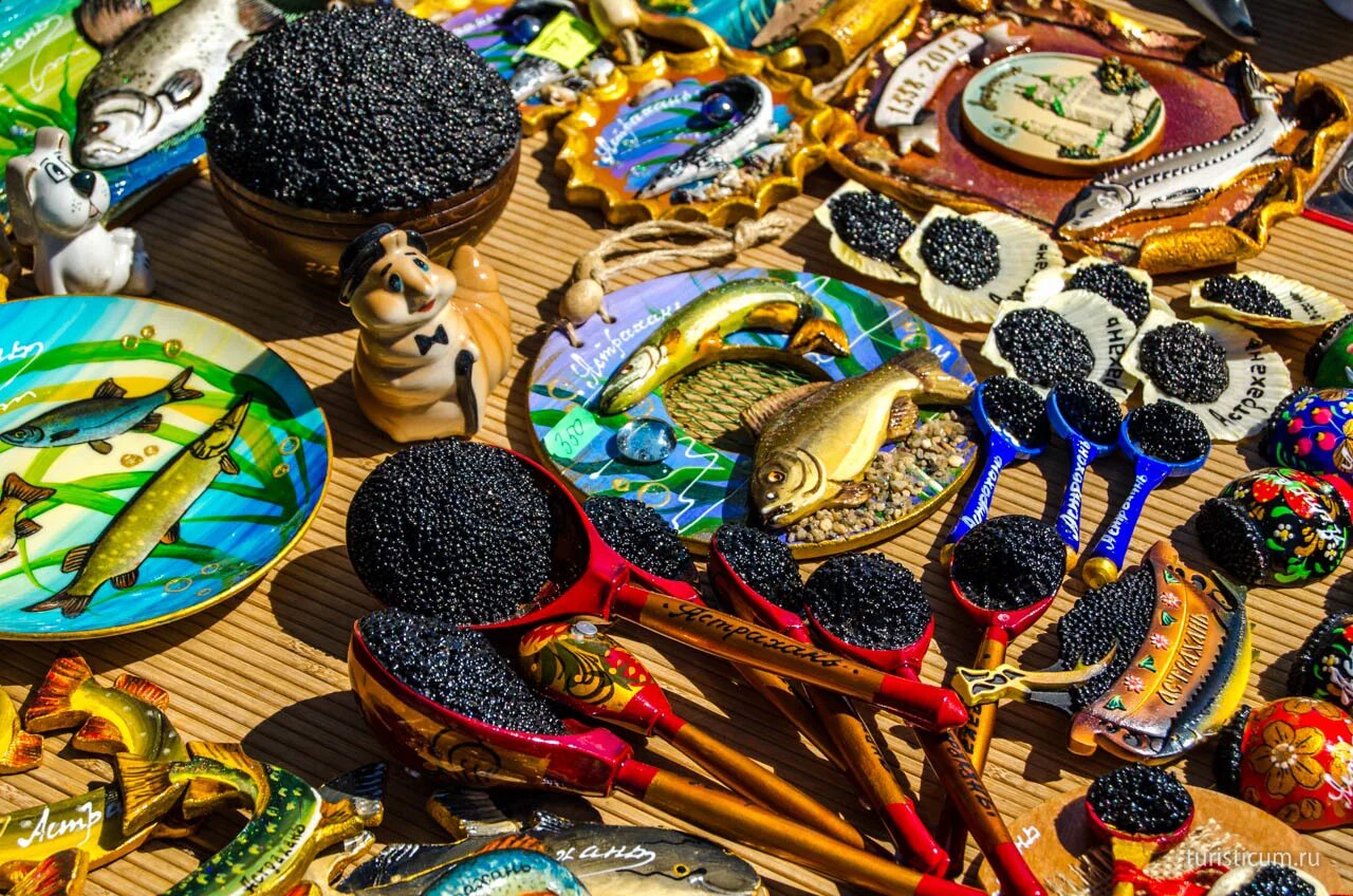 Что можно купить в 3 мире. Астраханские сувениры в Астрахани. Туристический сувенир. Сувениры с моря. Сувениры из Тайланда.