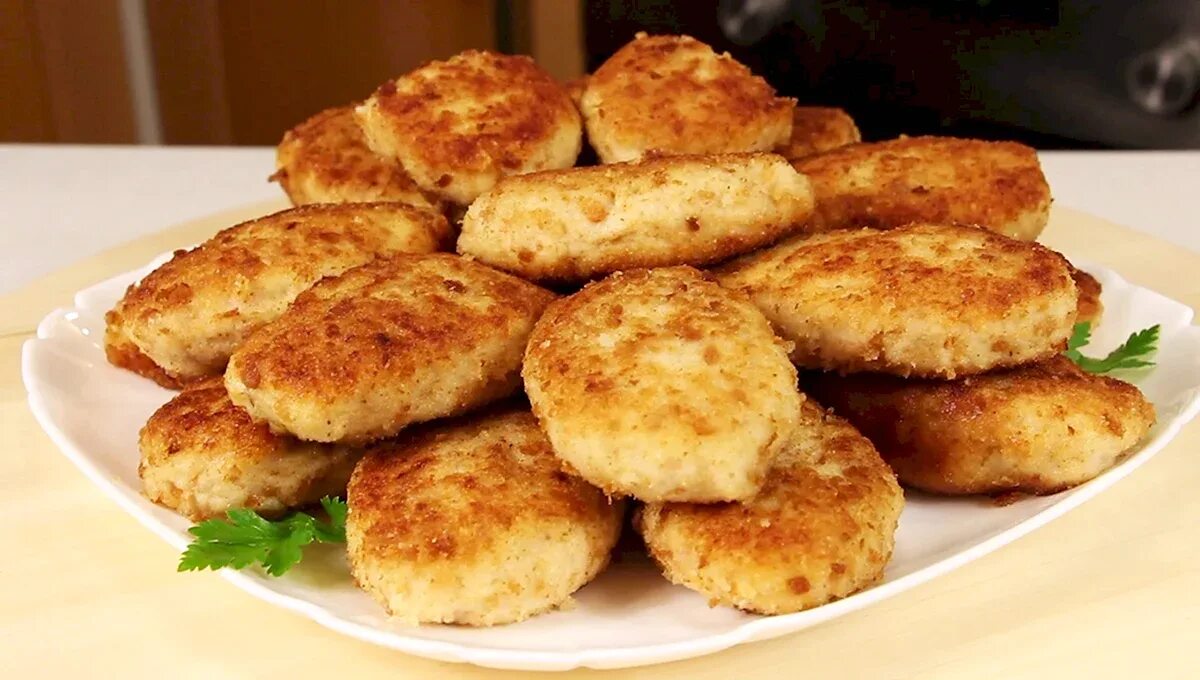 Котлеты как в столовой на сковороде. Котлеты столовские ссср. куриные котлеты. школьные котлеты. школьные куриные котлеты.