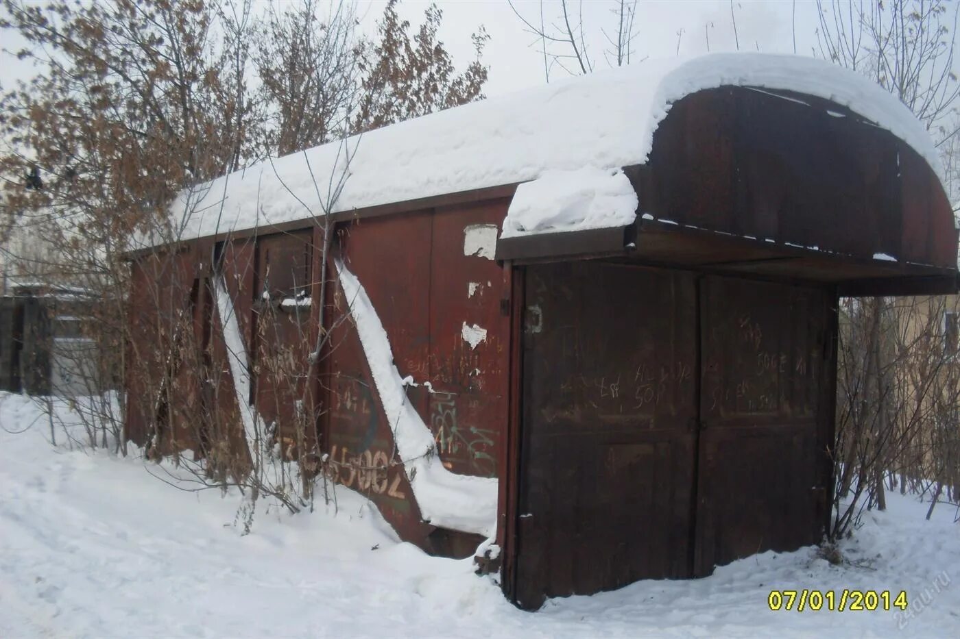 Гараж металлический вагончик. Гараж из вагона. Гараж из вагона ЖД. Гараж металлический из вагона. Авито недвижимость железнодорожный купить