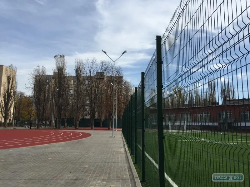 Стадион Наро Фоминск. Зарайск стадион районный. Забор для школьного стадиона. Ограждения для школьных учреждений. Стадион московская область