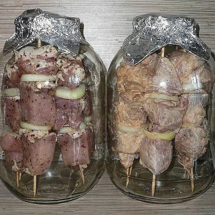 Мясо дома как шашлык. Шашлык в банке в духовке из свинины. шашлык из свинины в духовке в баке. шашлык в банке в духовке на шпажках. шашлык в банке в духовке из свинины на шпажках.