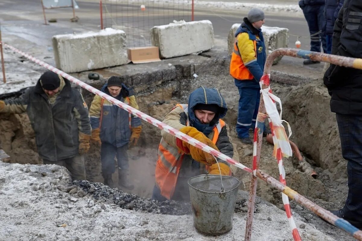 Ремонт теплотрассы. Почему нет отопления на кзтз сегодня курск. Аварийное отключение отопления. Ремонт улицы. Почему нет отопления на кзтз сегодня курск.