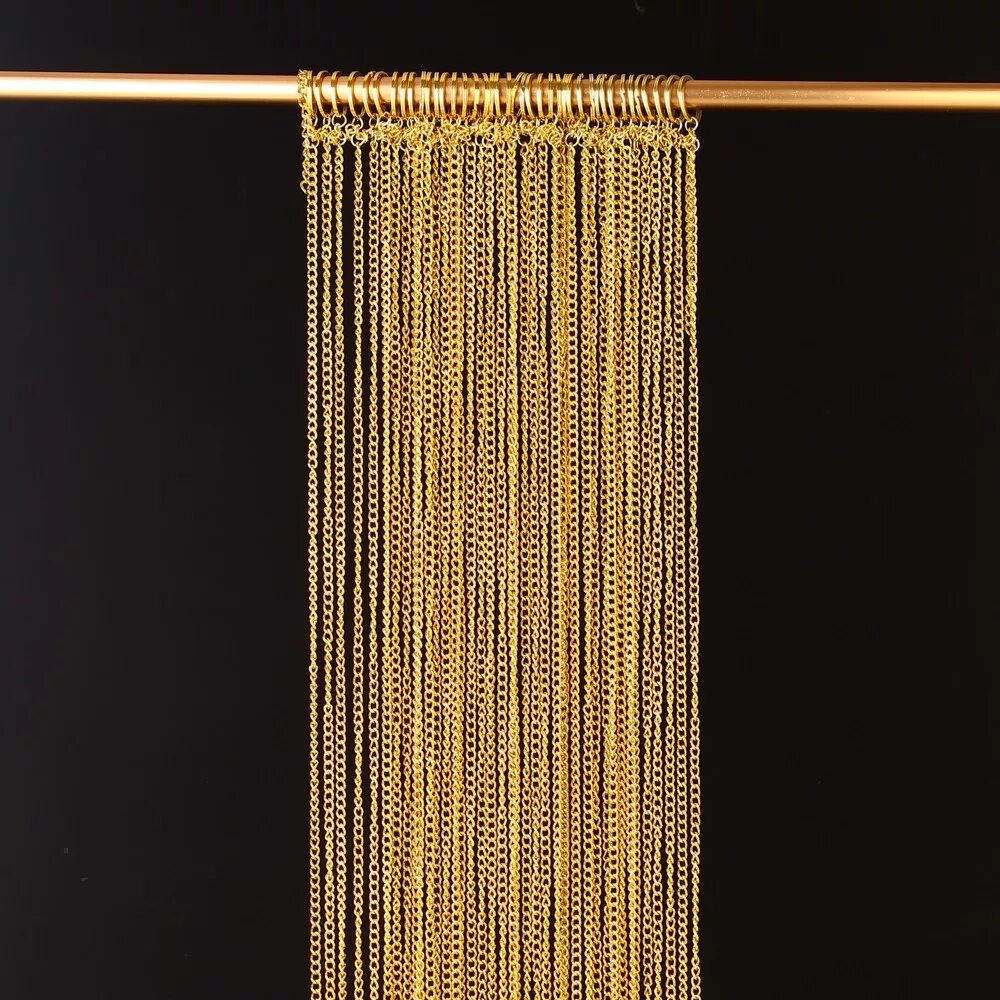 Подвесы для штор. Подхват для штор цепь. Металлическая занавеска. Шторы из металлической сетки. Штора из цепей.