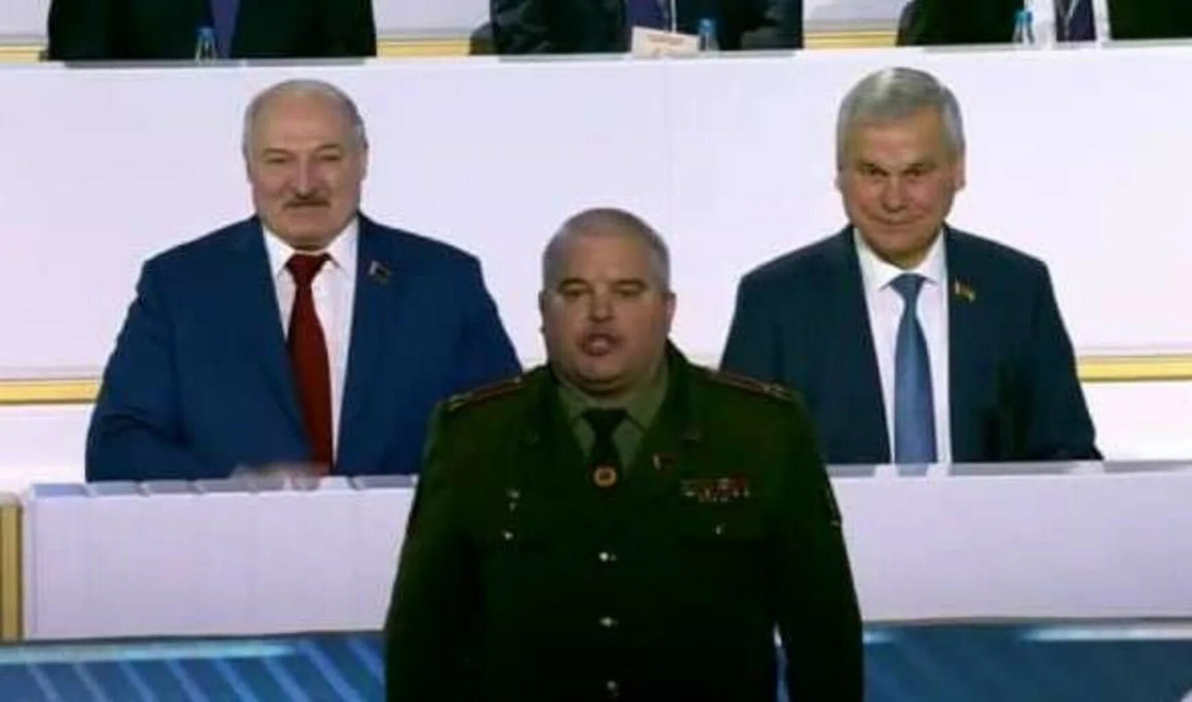 Лукашенко 1991. Лукашенко военный. Лукашенко полковник.