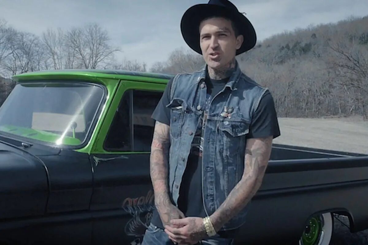 Yelawolf chevy. Yelawolf 2023. Yelawolf Box chevy. Yelawolf мерч Chevrolet. Темный шеви песня