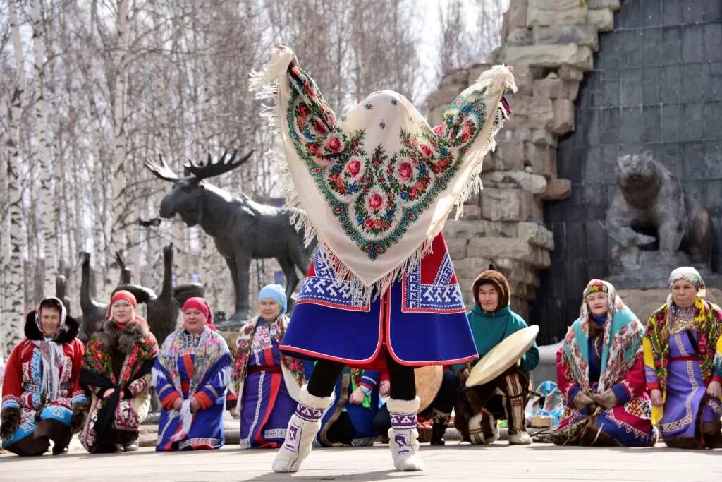 Танцы народов севера. Ханты манси оленеводы. Праздник хололо коренных народов камчатки. Праздник оленевода у ненцев. Праздник северных народов.