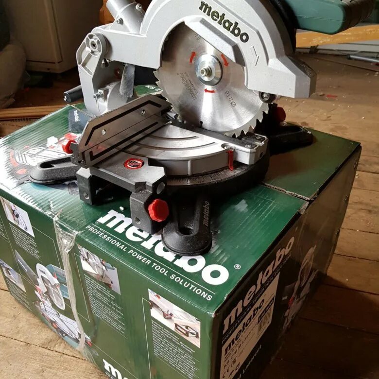 Торцевая пила 216. Пила торцовочная Metabo ks216m. Metabo KS 216. Торцевая пила Метабо KS 216 M Lasercut. Пила торцовочная Metabo en60825.