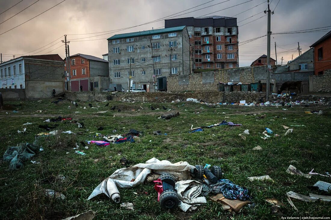 Омск ужасный город. Мурманск грязь варламов. Махачкала варламов. Самый худший город. Омск грязь и разруха.