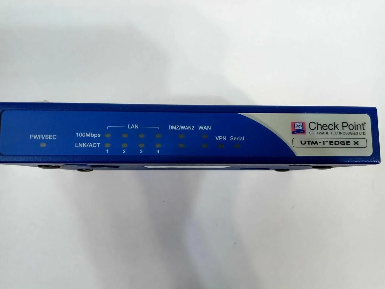 Router check. Checkpoint utm-1 edge. маршрутизатор check point 1530. checkpoint utm 1 edge n. check point utm-1.