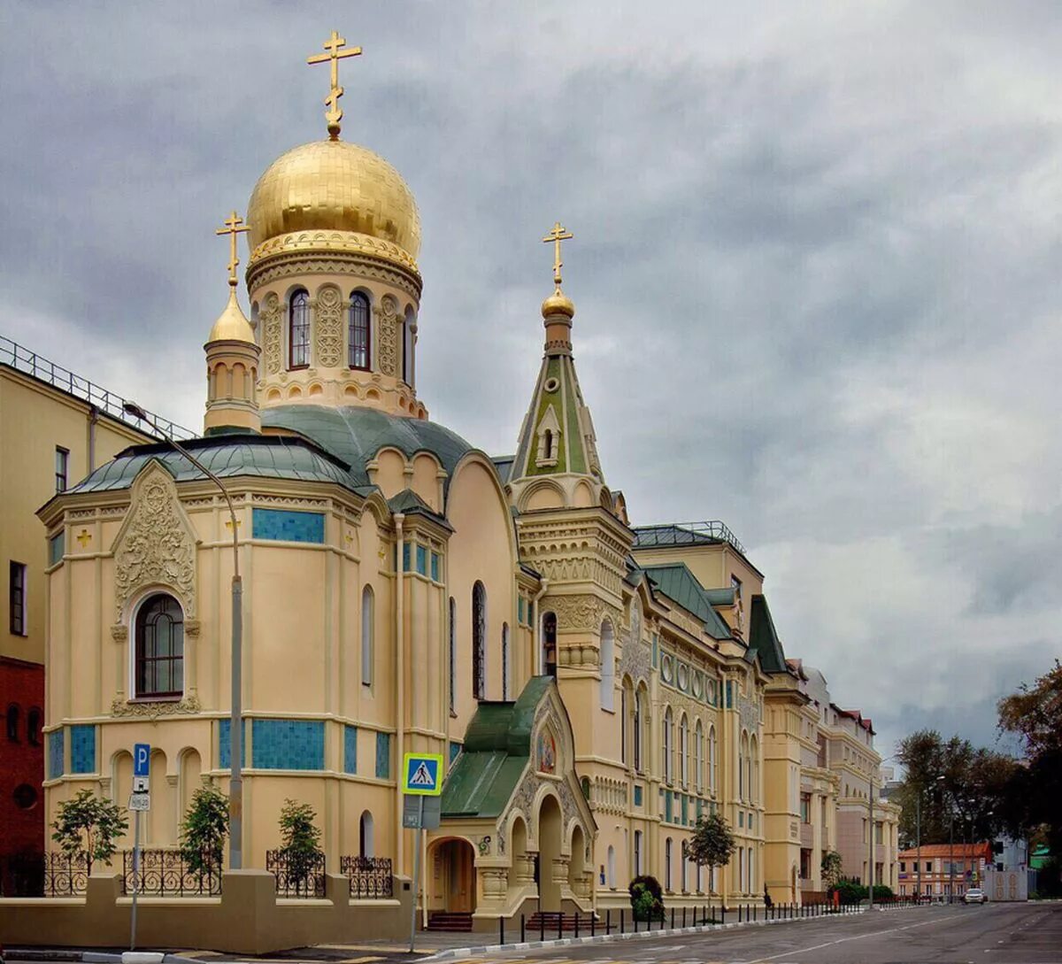 Гиб москва. Храм при РЭУ им Плеханова. Церковь иконы Божией матери взыскание погибших. Церковь иконы Божией матери взыскание погибших, Москва. Храм Божьей матери взыскание погибших на ул зацепа Москва.