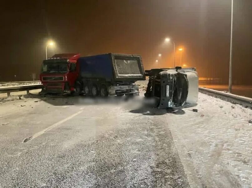 Новости 11 1 2023. Трасса Кемерово Новокузнецк. Машина на трассе. ДТП на трассе Кемерово Новокузнецк. Авария на трассе Кемерово топки вчера.