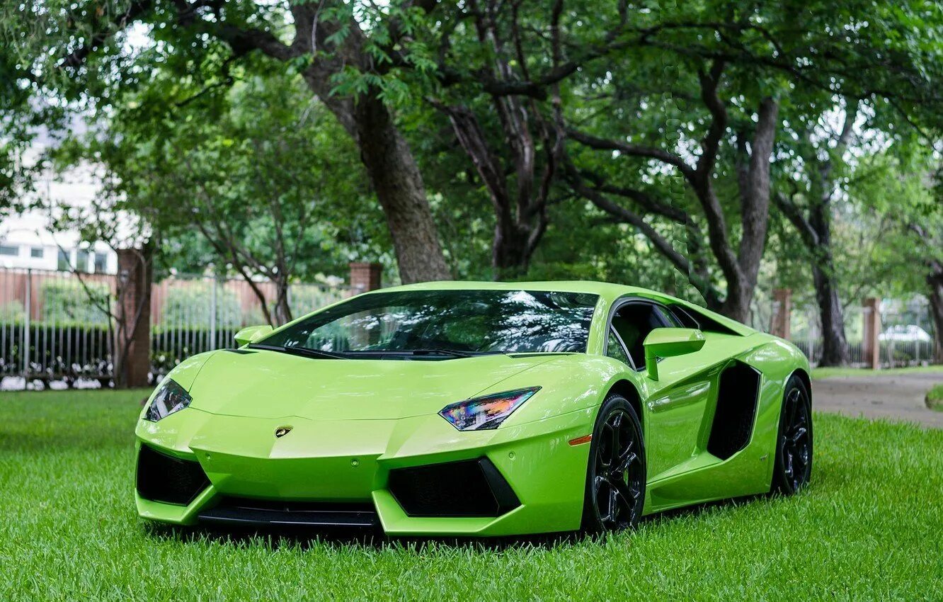 Зеленая машина фото. Ламборджини авентадор зеленая. Lamborghini Aventador зеленый. Ламборджини авентадор lp700 -4 зеленая. Lamborghini Aventador изумрудный.