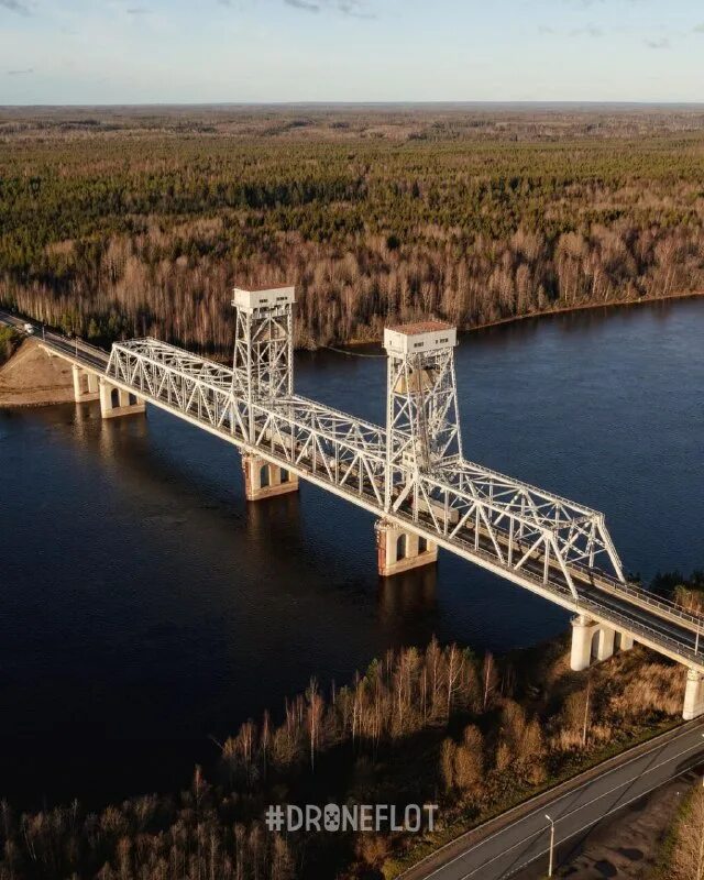 Мост через свирь в лодейном поле. Мост через свирь в лодейном поле. Река свирь мост. Мост через реку свирь в лодейном. Разводной мост в лодейном поле.
