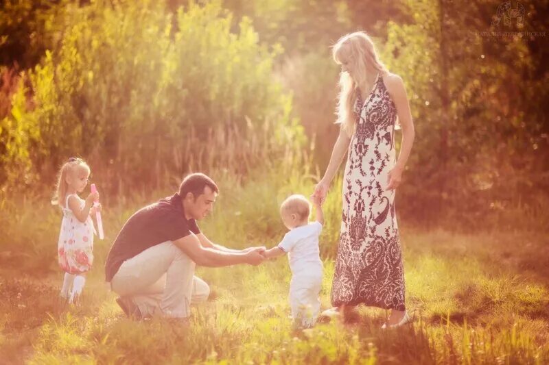 Семья чудных. Прогулки всей семьей голышом. Семья чудных. Семья чудных. Семья чудных.