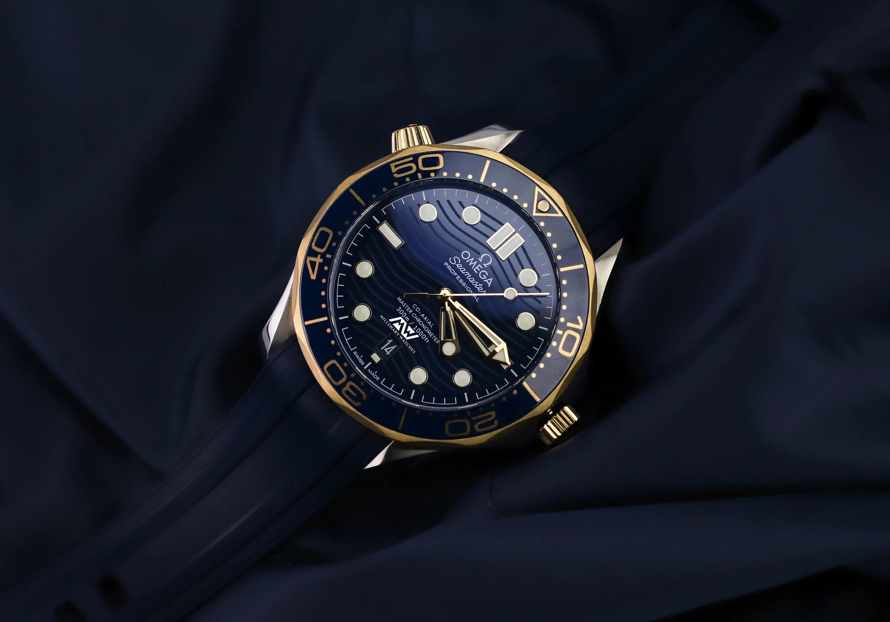 Watches website. Omega Seamaster professional 300m Gold. Omega Seamaster кварцевые. Обои часы Омега симастер. Омега часы на рабочий стол.