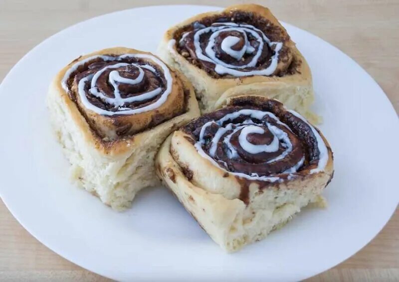 Американские булочки синабон. Синнабоны на молоке. Американская булочка синнабон. Синнабон. Синнабоны на молоке.