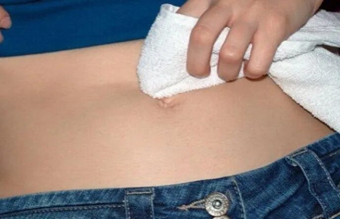 Выделения с пупка с неприятным запахом. Пирсинг пупка необычный. Из пупка идет запах. Из пупка идет запах. Из пупка идет запах.