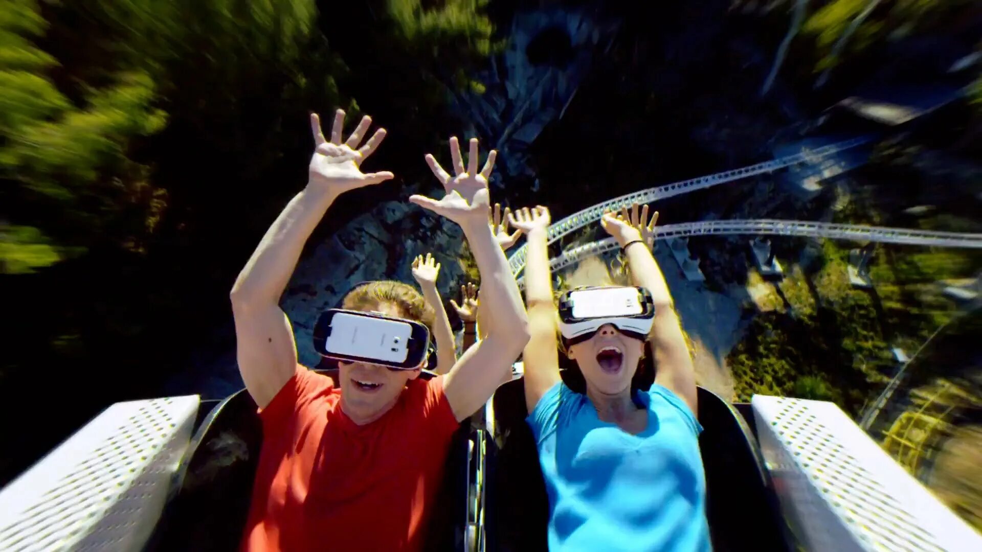 Blonde vr. Аттракцион Orbital 360 VR. Американские горки виар очки. Виртуальная реальность дети. Виртуальная реальность американские горки.