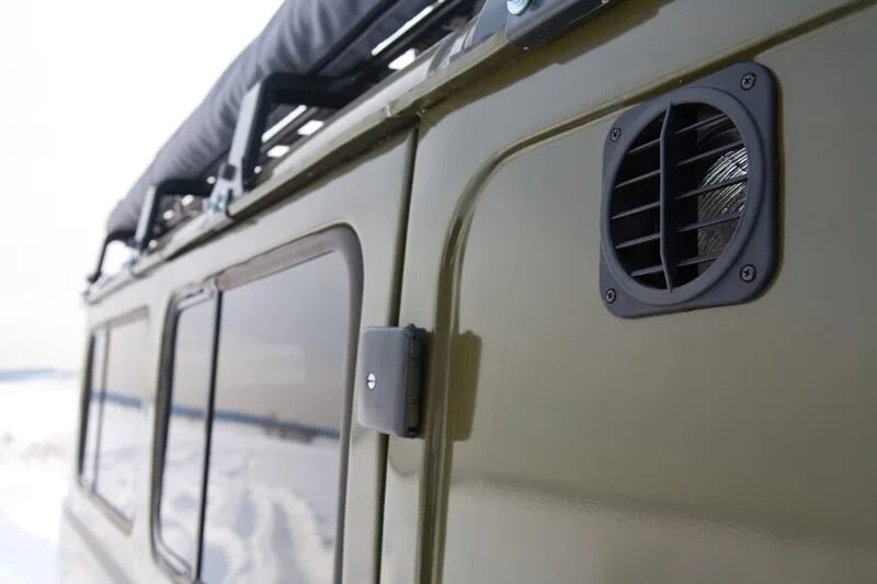 Кондиционер на крышу уаз хантер. Кондиционер для уаз 452. Кондиционер для уаз 2206. Кондиционер в буханку. Кондиционер в буханку.