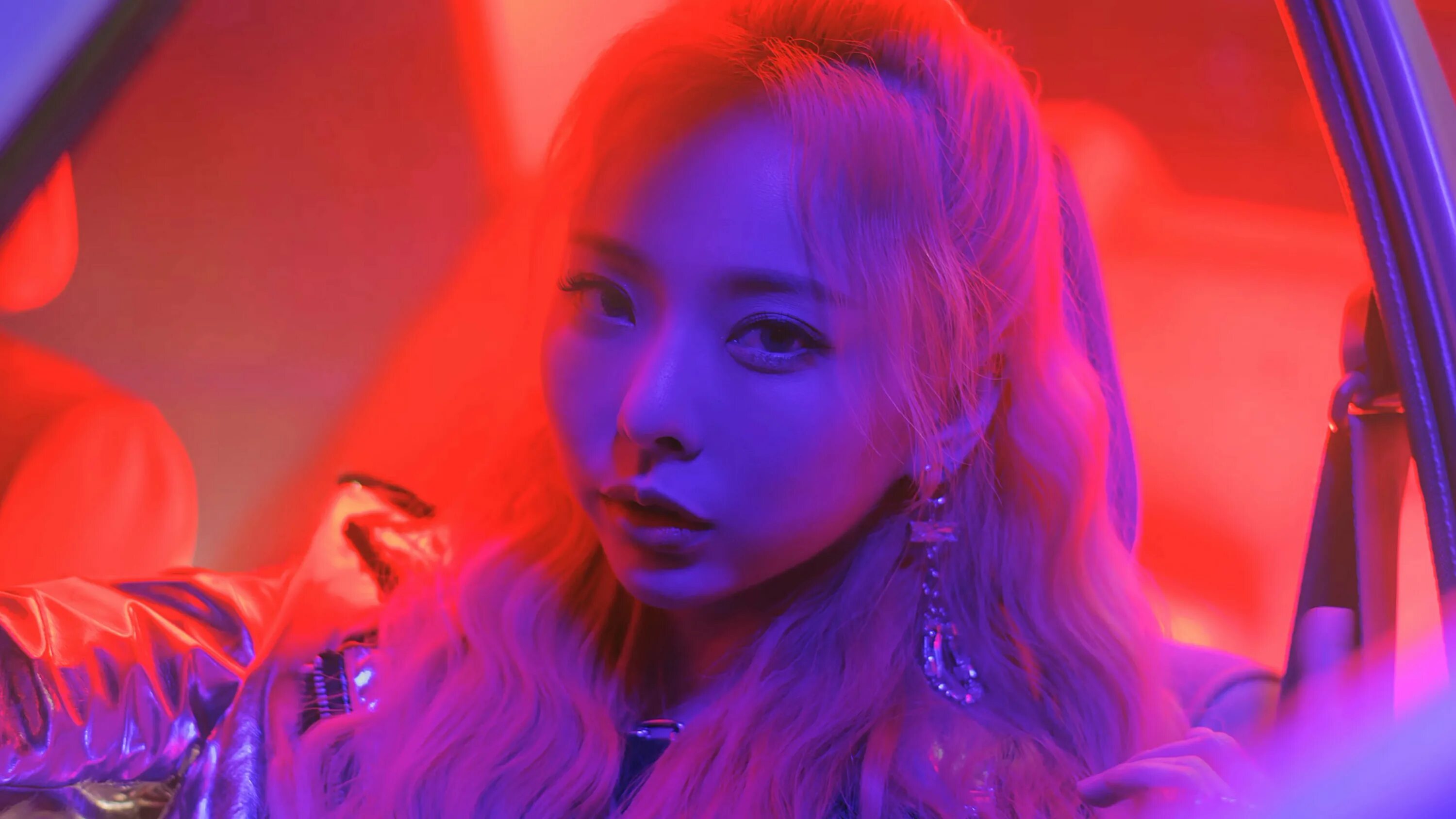 Why not loona. Vivi loona kpop. loona mv. виви из loona. виви из loona 2025 год.