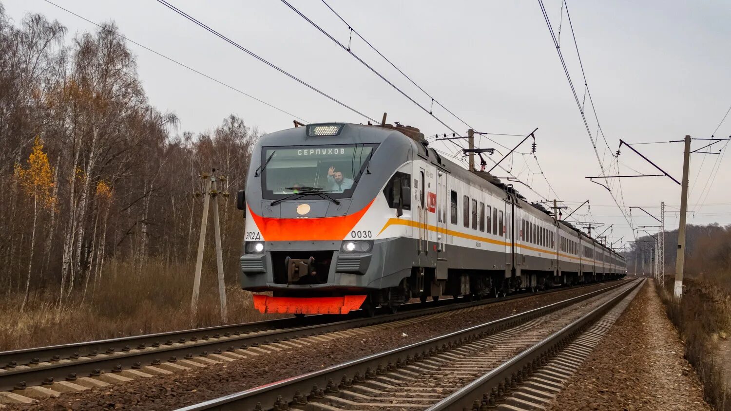 Электричка львовская. Эп2д Курское направление. Поезд эп2д Железнодорожная насыпь. Станции электричек. Скорый поезд.