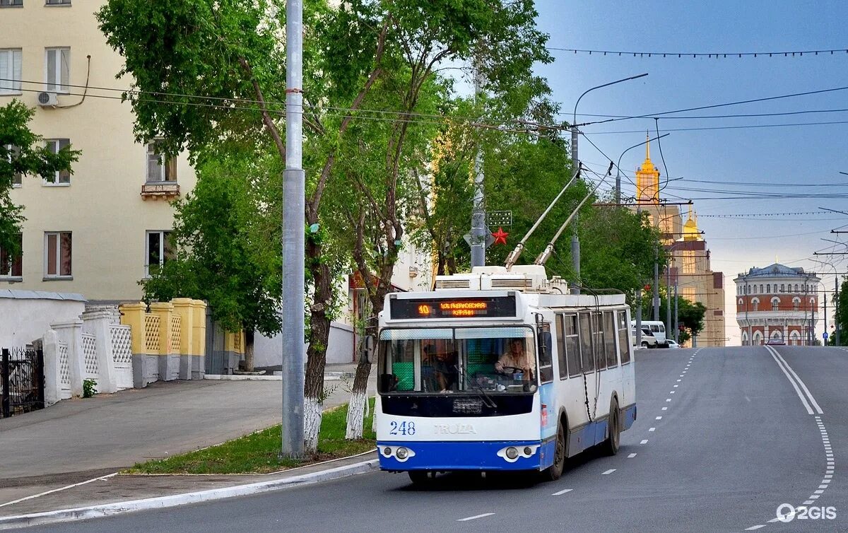 Троллейбус урал. Оренбург троллейбус 2022. Троллейбус 10 Оренбург. Троллейбус ЗИУ 682 Москва. Набережная Волгоград троллейбус.