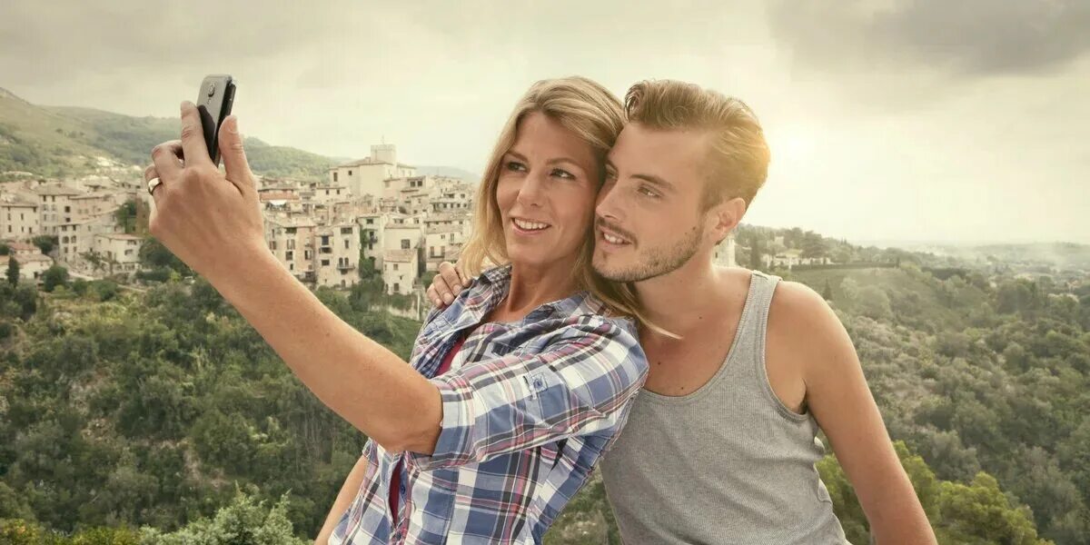 Взрослые отношения. Женщина с ребенком. Пары мужчина старше. Девушка старше на 10 лет. Любовь мужчина старше.