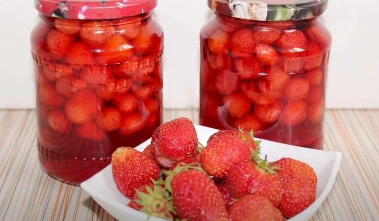 земляника на зиму рецепты. банка варенья. заготовка клубники на зиму. клубничное варенье. варенье из клубники.