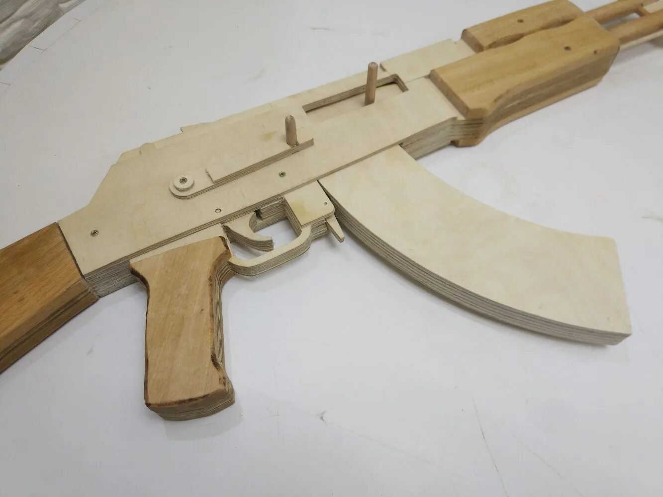 AK 47 резинкострел. АК 47 резинкострел чертежи. Калашников АК-47 резинкострел. АК 47 деревянный резинкострел.