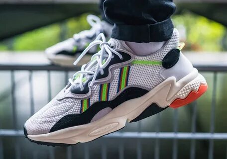 Кроссовки adidas ozweego